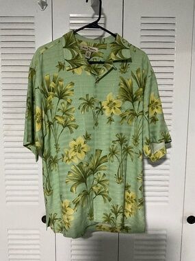 Tommy Bahama Silk Hawaiian Shirt Men’s Medium